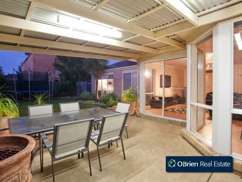 24 Clocktower Court, Berwick VIC 3806