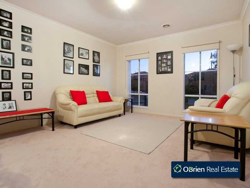 24 Clocktower Court, Berwick VIC 3806