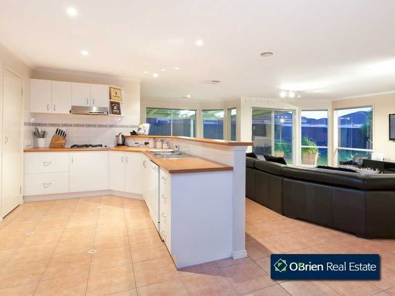 24 Clocktower Court, Berwick VIC 3806