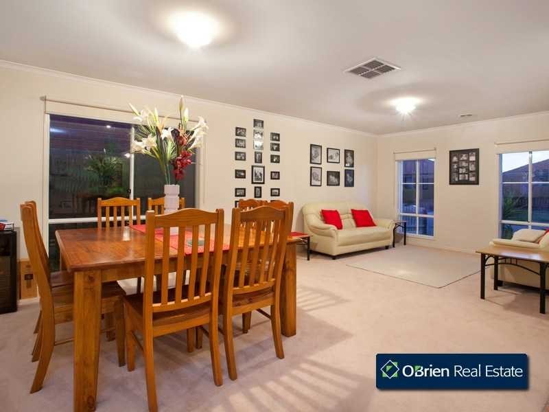 24 Clocktower Court, Berwick VIC 3806