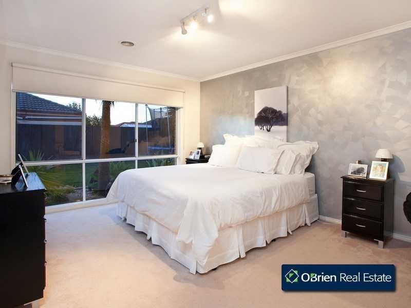 24 Clocktower Court, Berwick VIC 3806