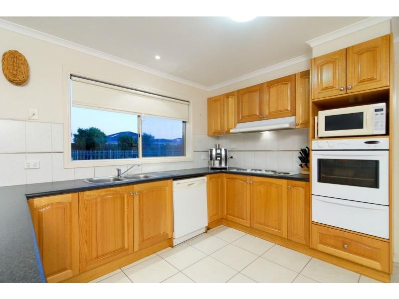 60 Cherryhills Drive, Cranbourne VIC 3977