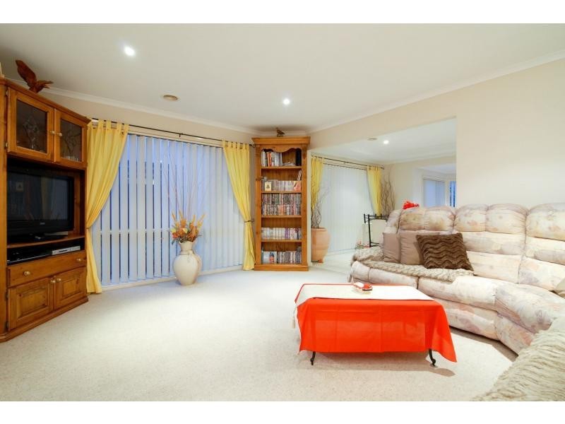 60 Cherryhills Drive, Cranbourne VIC 3977