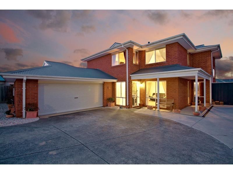 2 Lena Court, Berwick VIC 3806