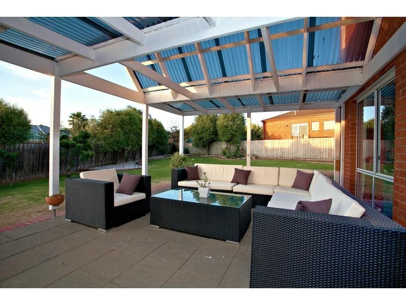 2 Lena Court, Berwick VIC 3806