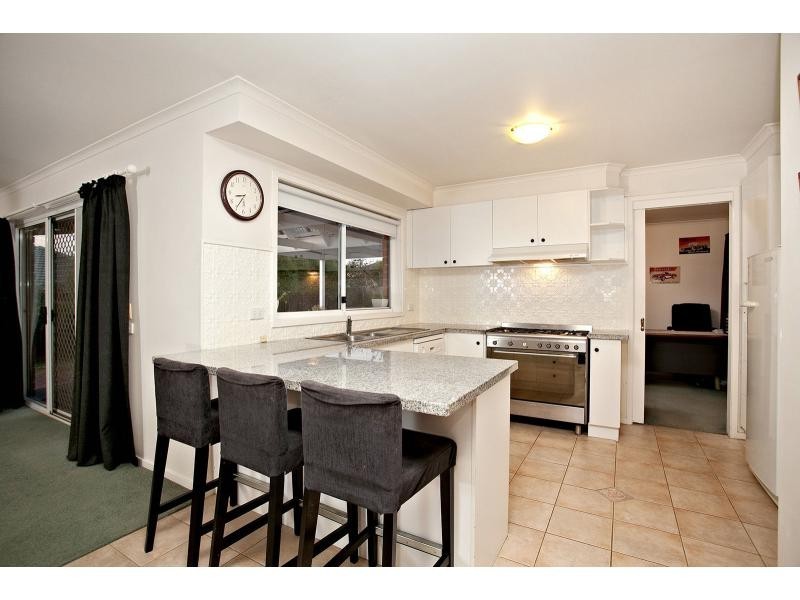 2 Lena Court, Berwick VIC 3806