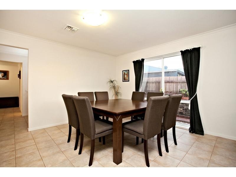 2 Lena Court, Berwick VIC 3806