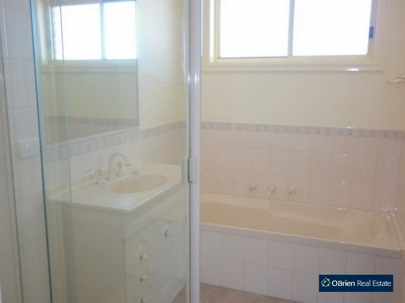 14 Mason Way, Berwick VIC 3806