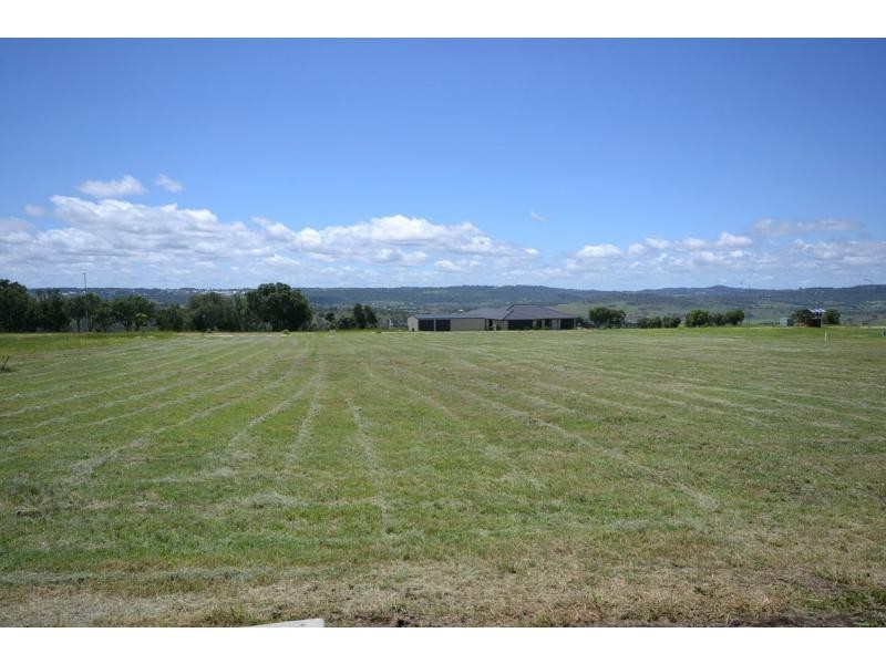 40 Hilltop Drive, Gowrie Junction QLD 4352