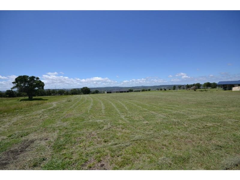 40 Hilltop Drive, Gowrie Junction QLD 4352