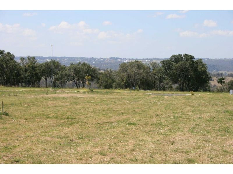 40 Hilltop Drive, Gowrie Junction QLD 4352