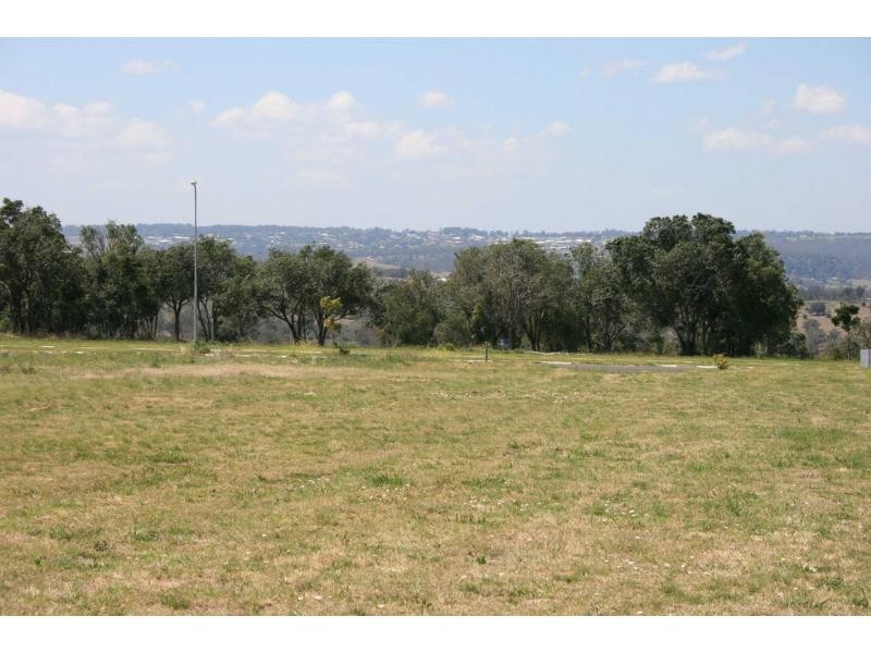 40 Hilltop Drive, Gowrie Junction QLD 4352