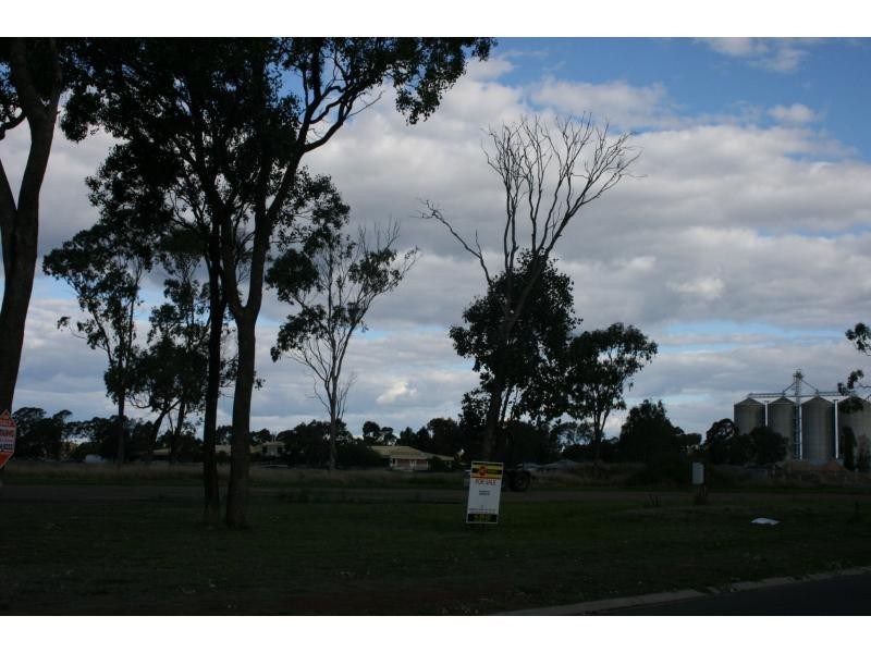 18 Ross Street, Oakey QLD 4401