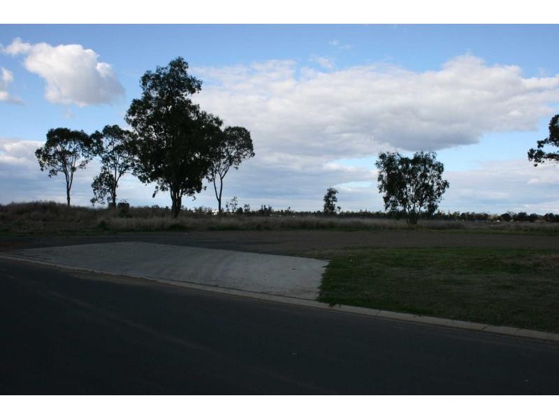 18 Ross Street, Oakey QLD 4401