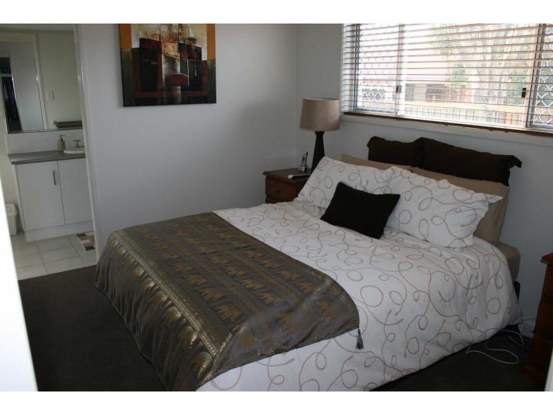 Unit 1/2 Meagan Close, Kearneys Spring QLD 4350