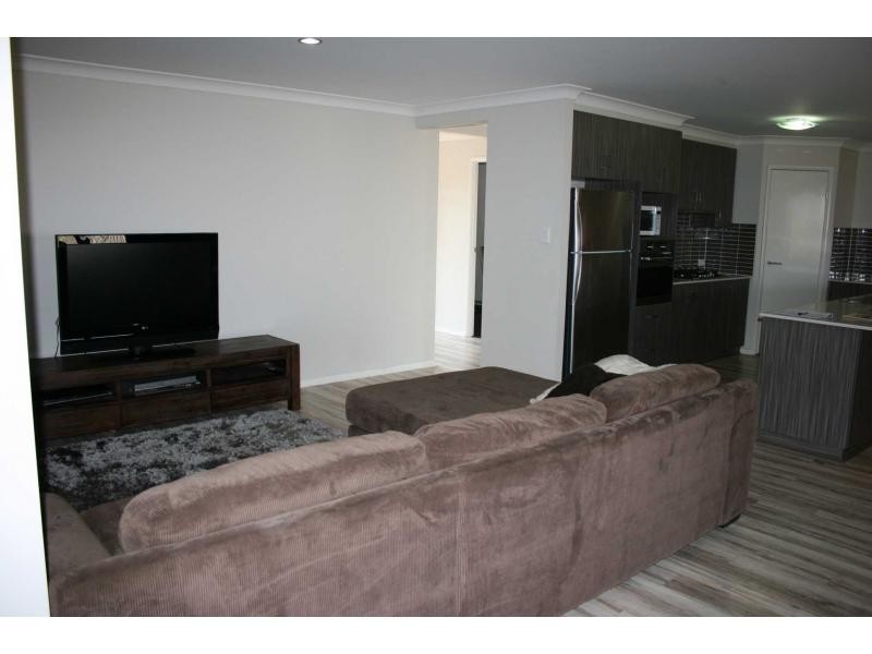 10 Bunkers Hill Road, Westbrook QLD 4350