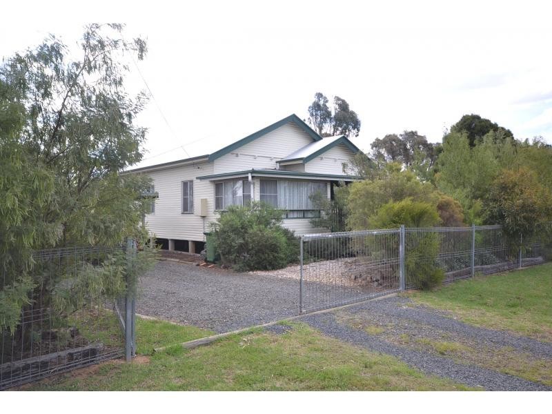 42 Railway Street, Cambooya QLD 4358