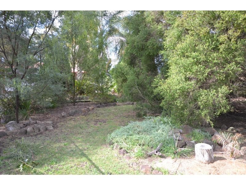 42 Railway Street, Cambooya QLD 4358