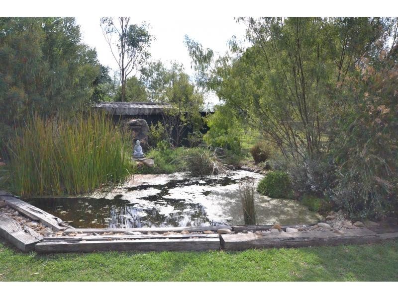 42 Railway Street, Cambooya QLD 4358