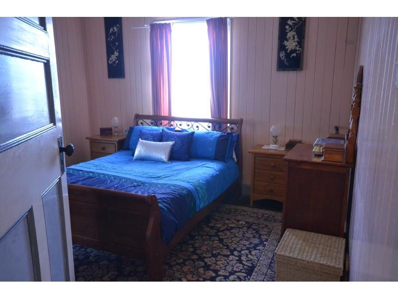 42 Railway Street, Cambooya QLD 4358