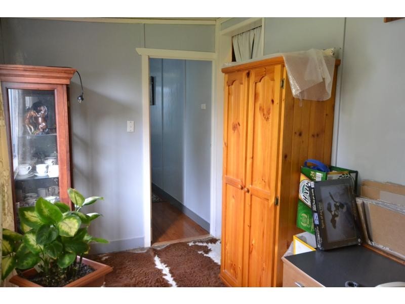 42 Railway Street, Cambooya QLD 4358