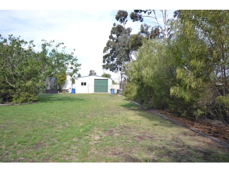 42 Railway Street, Cambooya QLD 4358