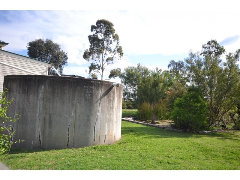 42 Railway Street, Cambooya QLD 4358