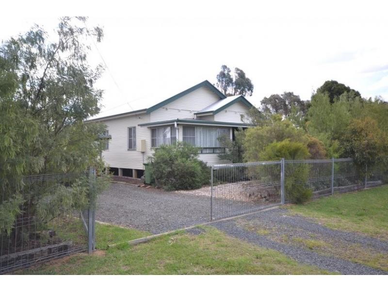 42 Railway Street, Cambooya QLD 4358