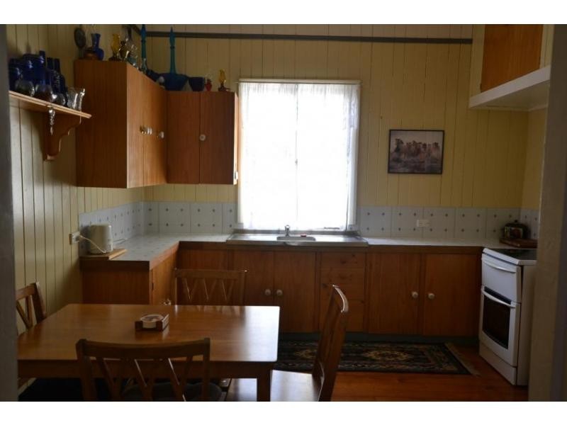 42 Railway Street, Cambooya QLD 4358