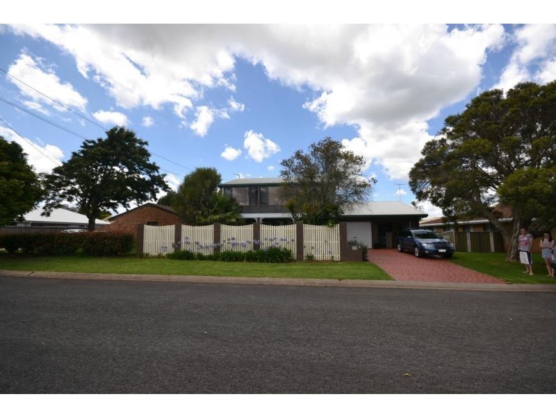 22 Cambridge Street, Harristown QLD 4350