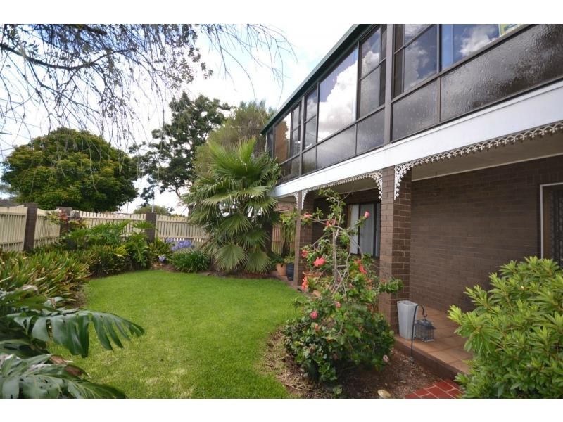 22 Cambridge Street, Harristown QLD 4350