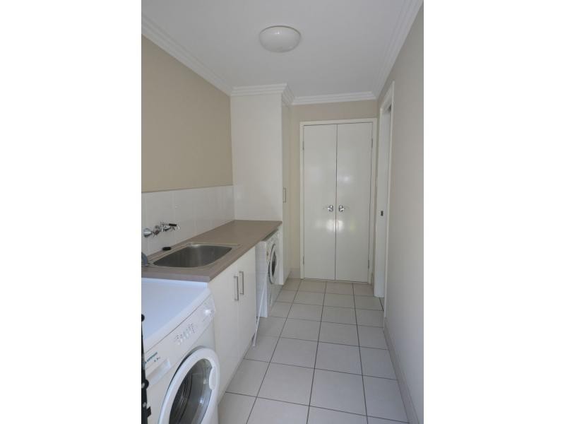 Unit 1/28 Cuttaburra Crescent, Glenvale QLD 4350