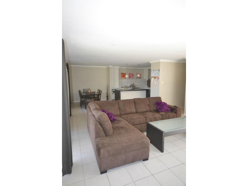 Unit 1/28 Cuttaburra Crescent, Glenvale QLD 4350