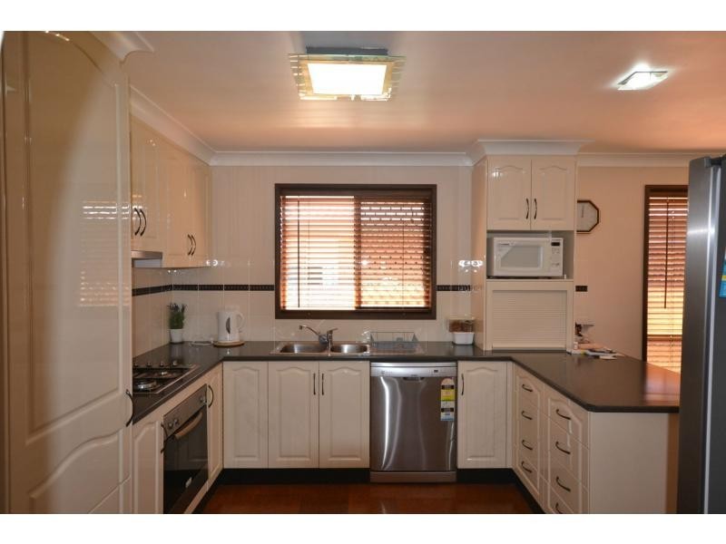 9 Batten Court, Wilsonton QLD 4350