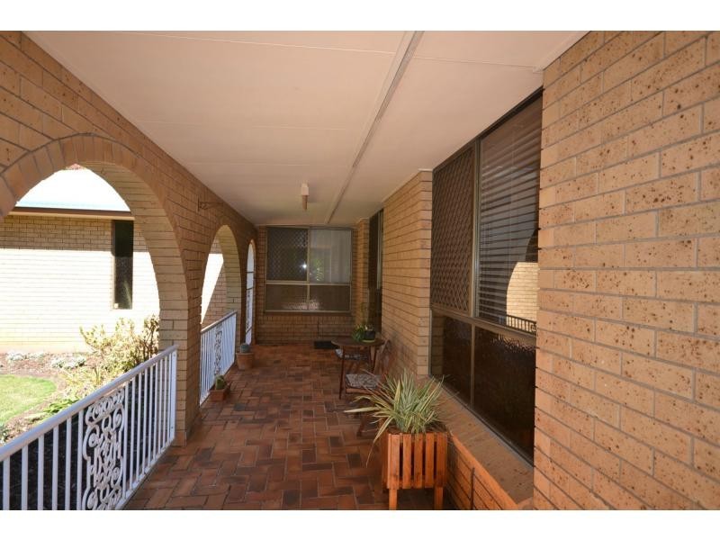 9 Batten Court, Wilsonton QLD 4350