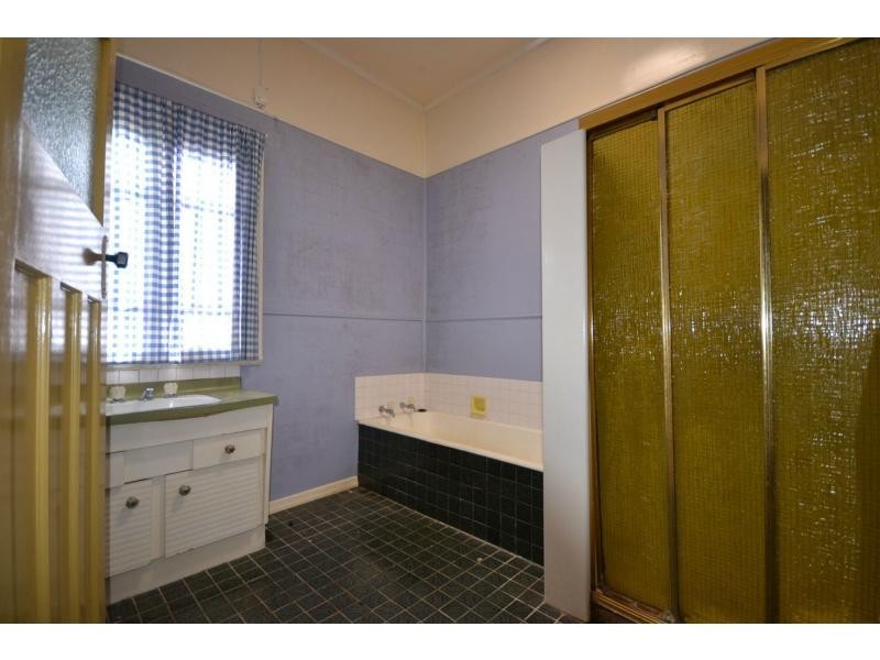 35 Mary Street, Mount Lofty QLD 4350