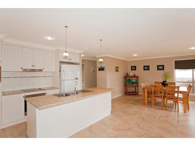 44 Wareena Crescent, Glenvale QLD 4350