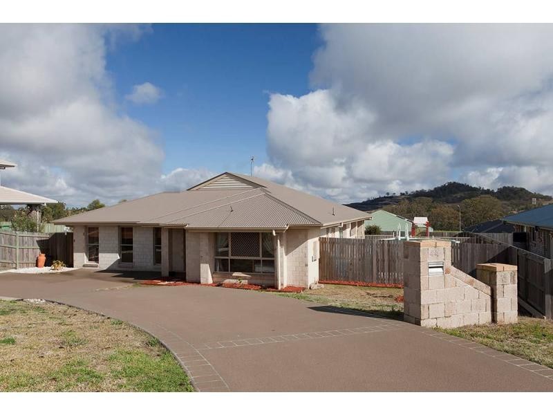 44 Wareena Crescent, Glenvale QLD 4350