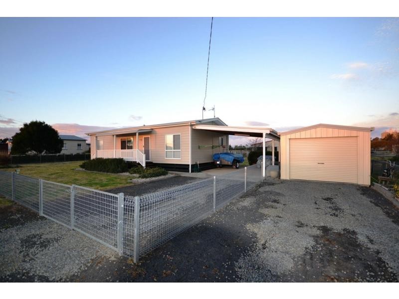 3 Paterson Street, Cambooya QLD 4358