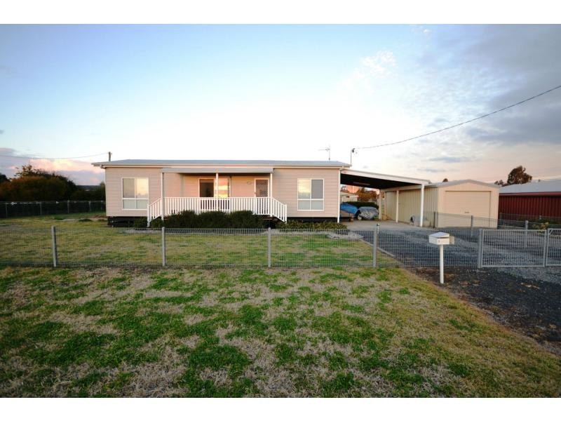 3 Paterson Street, Cambooya QLD 4358