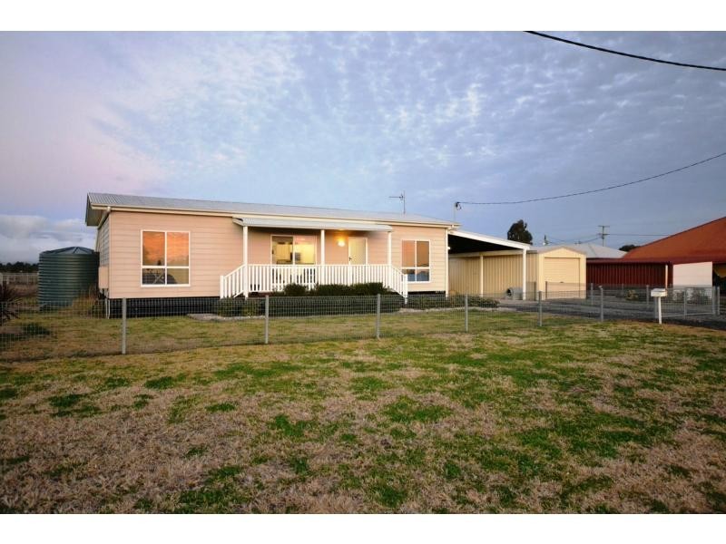 3 Paterson Street, Cambooya QLD 4358