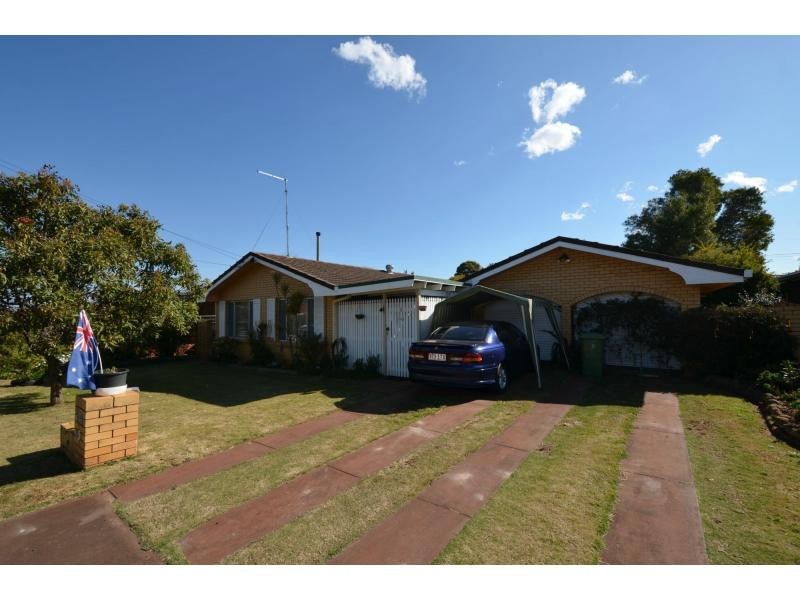 5 Sampson Street, Wilsonton QLD 4350