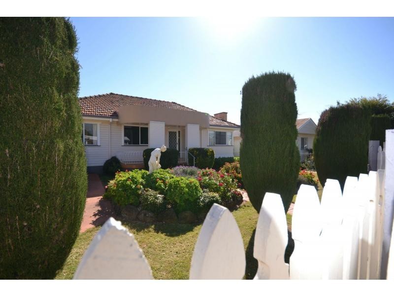 21 Violet Street, Harristown QLD 4350