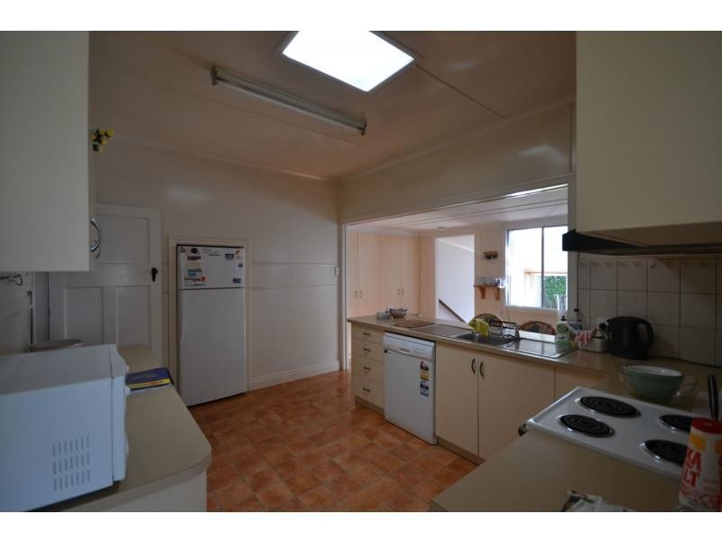 21 Violet Street, Harristown QLD 4350