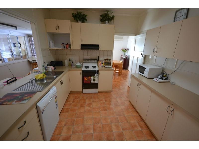 21 Violet Street, Harristown QLD 4350