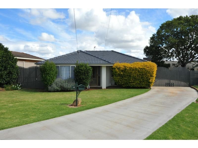 15 Cabarita Crescent, Glenvale QLD 4350