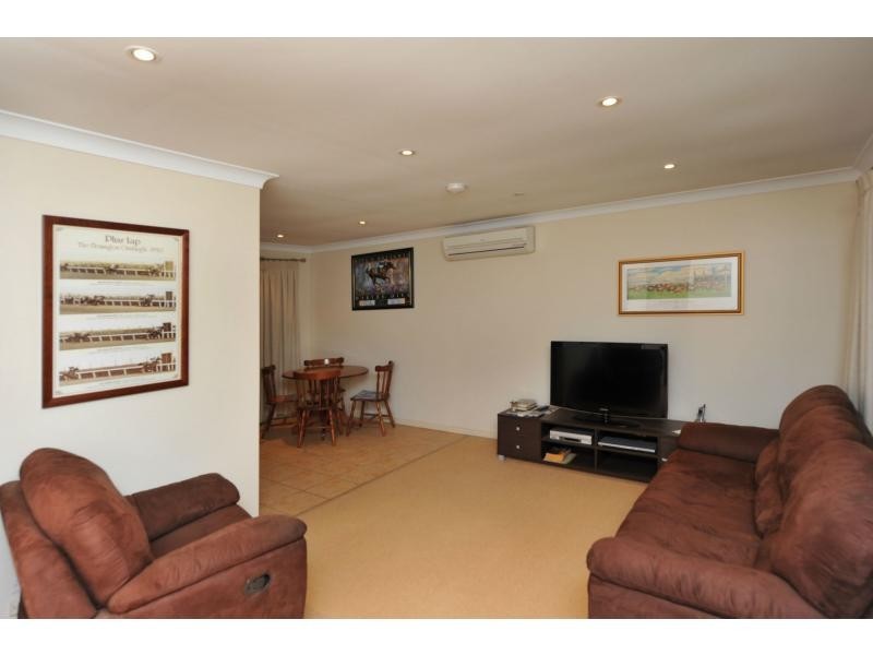 15 Cabarita Crescent, Glenvale QLD 4350