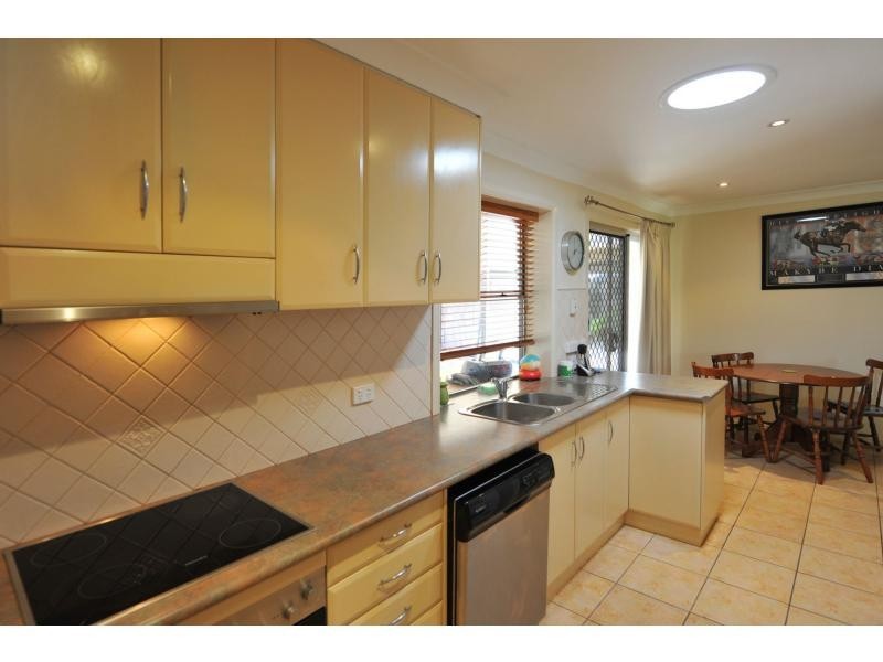 15 Cabarita Crescent, Glenvale QLD 4350