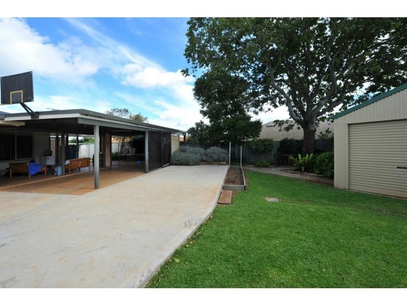 15 Cabarita Crescent, Glenvale QLD 4350