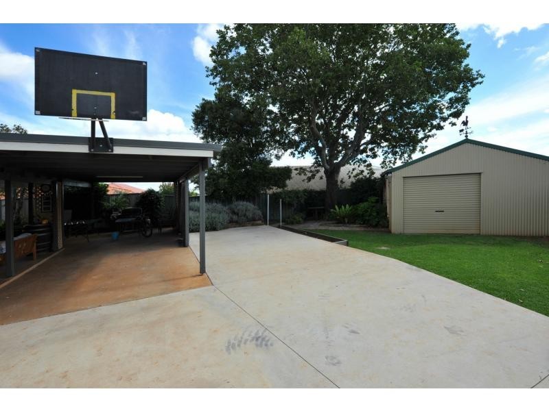 15 Cabarita Crescent, Glenvale QLD 4350